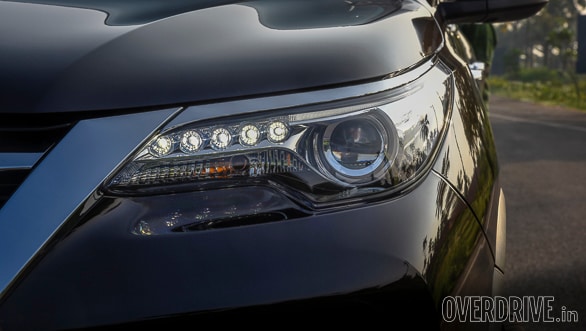 2016 Toyota Fortuner (39)