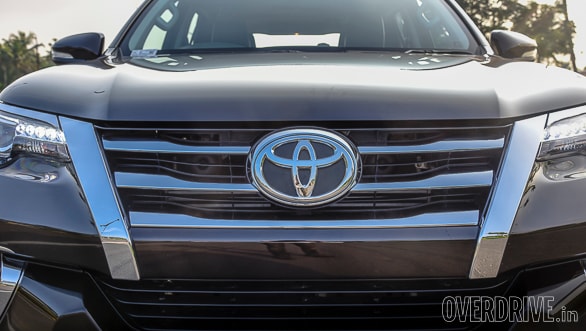 Image gallery: 2016 Toyota Fortuner review 2016 Toyota Fortuner (41)