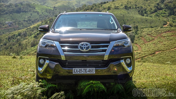 2016 Toyota Fortuner (97)