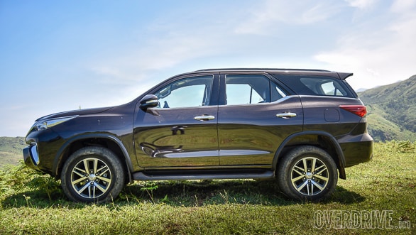 2016 Toyota Fortuner (99)