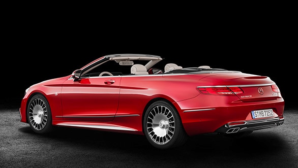Mercedes-Maybach S 650 Cabriolet Studioaufnahme Exterior; Kraftstoffverbrauch kombiniert: 12,0 l/100 km; CO2-Emissionen kombiniert: 272 g/km // Mercedes-Maybach S 650 Cabriolet studio shot exterior; Fuel consumption combined: 12,0 l/100 km; Combined CO2 emissions: 272 g/km
