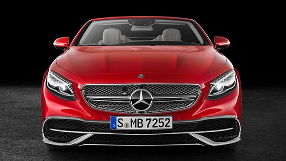 Mercedes-Maybach S 650 Cabriolet Studioaufnahme, Frontansicht; Kraftstoffverbrauch kombiniert: 12,0 l/100 km; CO2-Emissionen kombiniert: 272 g/km // Mercedes-Maybach S 650 Cabriolet studio shot, front view; Fuel consumption combined: 12,0 l/100 km; Combined CO2 emissions: 272 g/km