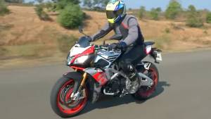 Aprilia Tuono V4 1100 Factory road test review - Video