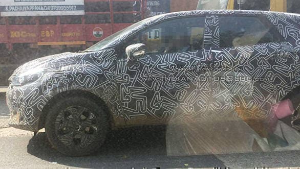Renault Kaptur spied (3)