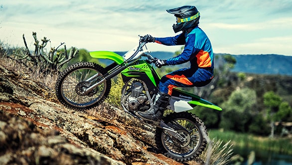 17KLX140C_Action02_R