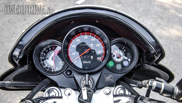 Hero Achiever 150 vs Bajaj V15 vs Honda CB Unicorn (18)