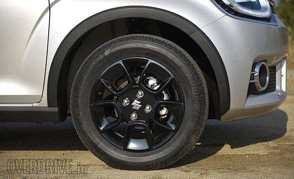 The all-black wheels look great and tie up the side profile very well