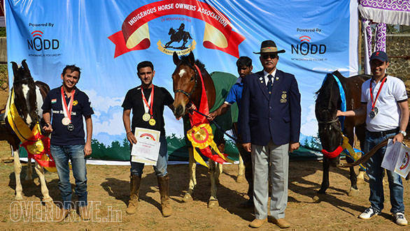 38--Top-Three-of-the-40-Kms-Endurance-Krish-Saigal(centre),-Bakhtiyar-Iran-(right)i-and-Amit-Kapadia(left)-with-Chief-Judge-of-the-event-Col.Yadav