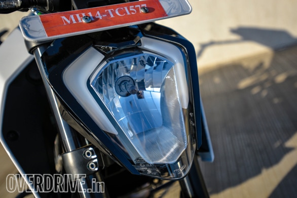 KTM Duke 250 2017 Headlight detail