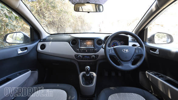 Maruti Suzuki Ignis vs Hyudai Grand i10 (16)