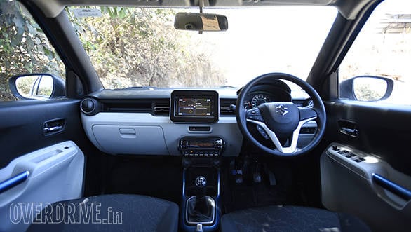 Maruti Suzuki Ignis vs Hyudai Grand i10 (9)