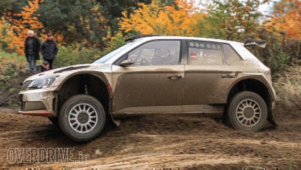 The suspension appears to be working pretty nicely too - just look at the travel when the car's in action!