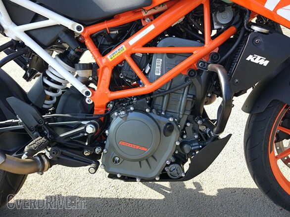 2017 KTM Duke 390 (15)