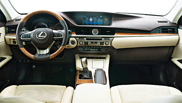 Lexus ES 300h (2)