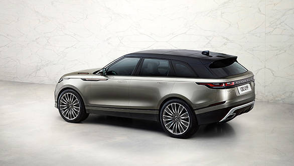 From the side, there aren't too many design elements to highlight except for the slightly sloping roof and those neat 22-inch wheels