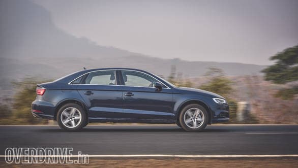 Audi A3 Petrol vs Mercedes CLA 200 (135)