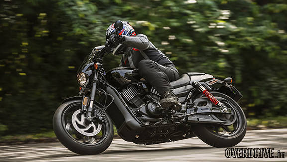Harley Davidson Street Rod pictures (4)
