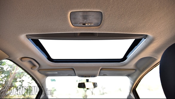 Honda WR-V vs Maruti Suzuki Vitara Brezza vs Hyundai i20 Active (25)