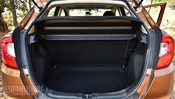 Honda WR-V vs Maruti Suzuki Vitara Brezza vs Hyundai i20 Active (28)