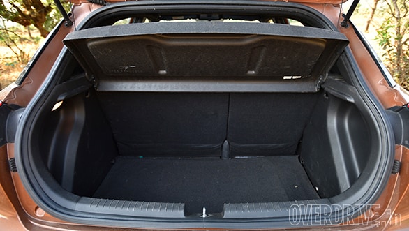 Honda WR-V vs Maruti Suzuki Vitara Brezza vs Hyundai i20 Active (31)