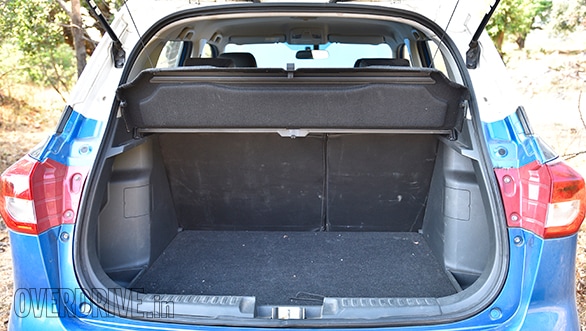 Honda WR-V vs Maruti Suzuki Vitara Brezza vs Hyundai i20 Active (34)