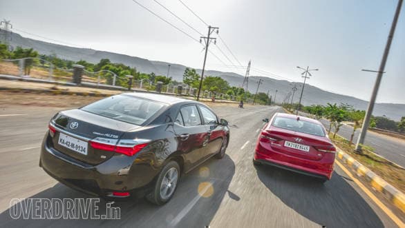Toyota Corolla vs Hyundai Elantra 2 (6)
