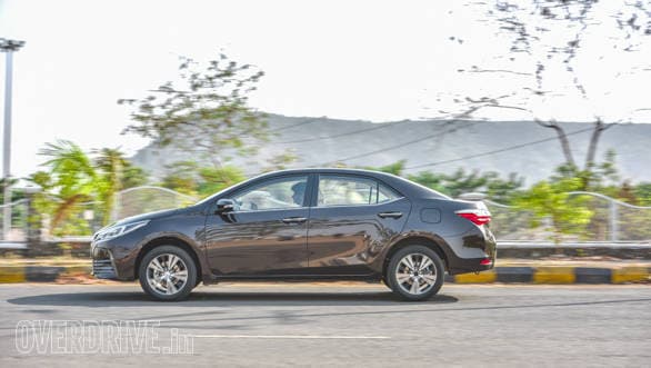 Toyota Corolla vs Hyundai Elantra 2 (7)