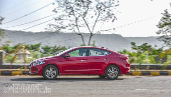 Toyota Corolla vs Hyundai Elantra 2 (8)