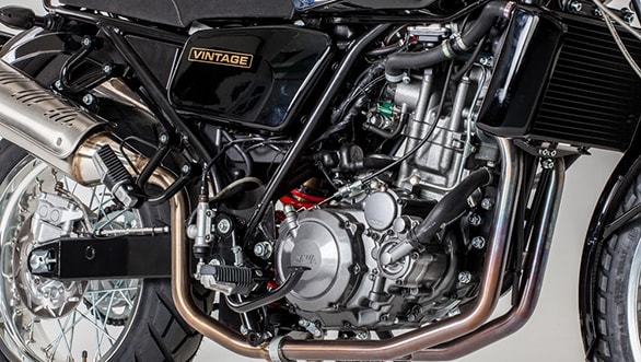 The 2017 Jawa 660 Vintage retains the 660cc single-cylinder four-stroke motor that was launched with the Sportard in 2011