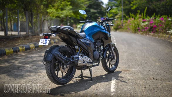 2017 Yamaha FZ25 road test review 2017 Yamaha FZ25 (3)