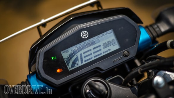 2017 Yamaha FZ25 road test review 2017 Yamaha FZ25 (41)