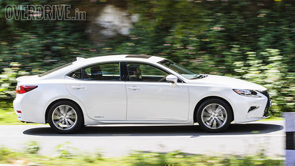 Lexus ES 300h (1)