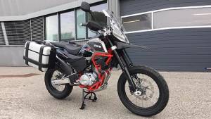 Quick walkaround: Details on India-bound SWM Superdual T