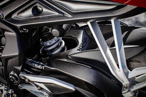 At the rear is a Showa monoshock with preload adjustability and 124mm wheel travel