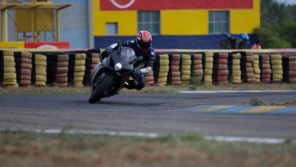 Suzuki-GSX-R1000-2