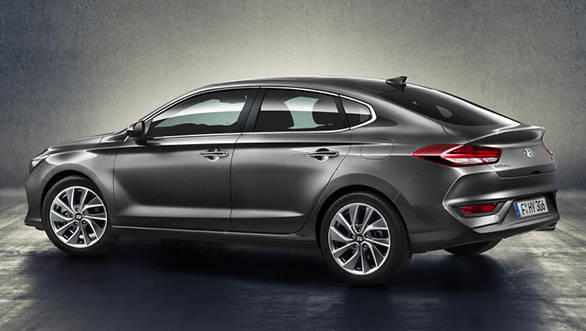 hyundai_i30_Fastback_021