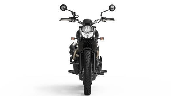 The 2017 Triumph Street Scrambler looks similar to the regular Street Twin except for the knobby tyres