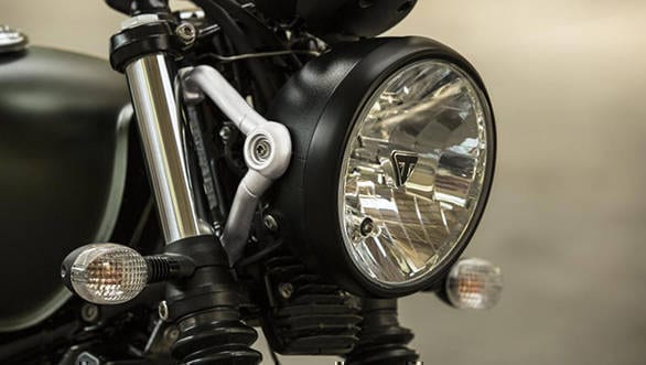 The 2017 Triumph Street Scrambler gets aluminium headlight bracket and black headlight bezel
