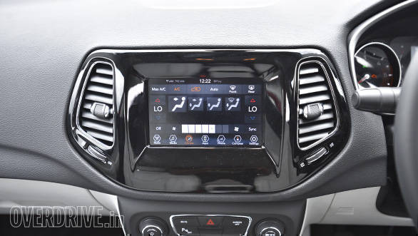 2017 Jeep Compass variants and features explained Jeep Compass Interior (3)