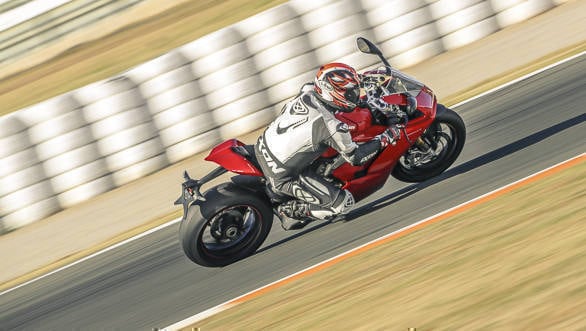 2018 Ducati Panigale V4 S cornering action