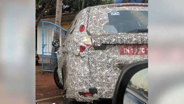 Upcoming Mahindra U321 MPV seen in more spyshots