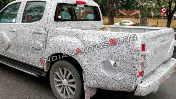 Isuzu D-Max V-Cross facelift spotted testing in India