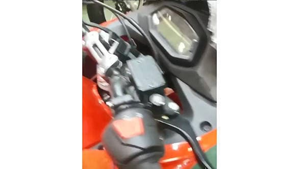Fully faired Hero motorcycle spotted undisguised - could be the next-gen Hero Karizma?