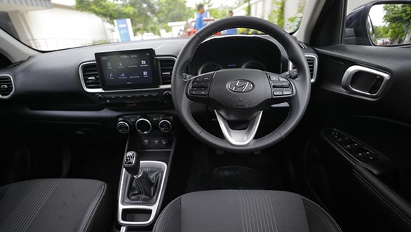 Hyundai Venue SUVs set out on the third Great India Drive