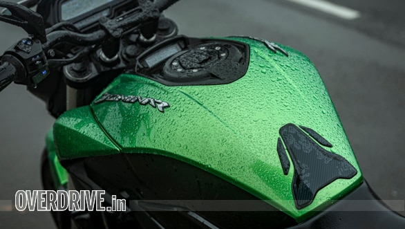 Comparison test: Suzuki Gixxer 250 vs Bajaj Dominar 400