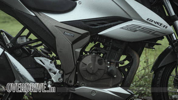 Comparison test: Suzuki Gixxer 250 vs Bajaj Dominar 400