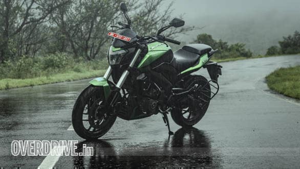 Comparison test: Suzuki Gixxer 250 vs Bajaj Dominar 400