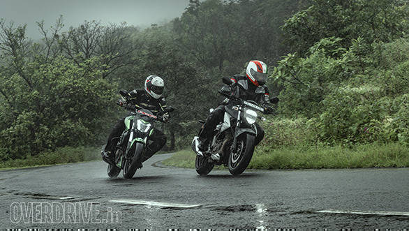 Comparison test: Suzuki Gixxer 250 vs Bajaj Dominar 400