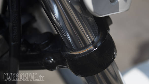 TVS RADEON Longterm Report OVERDRIVE - Lower Triple clamp