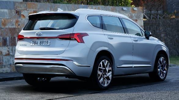 Hyundai unveils 2020 Santa Fe for international markets, on new hybrid-ready platform